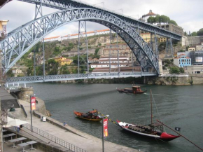 Historic Oporto Apartment at oporto UNESCO area, in front of Porto Wine caves